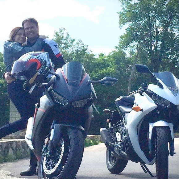 Meet your Poshers, Amy and Mike. - Picture 2 of 8